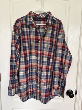 Roundtree & Yorke Plaid Button-Down Shirt in Navy, Red & Tan